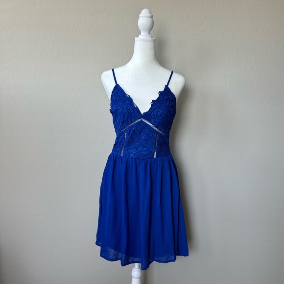 Soieblu Princess Cut Lace Bodice Dress - Picture 3 of 10